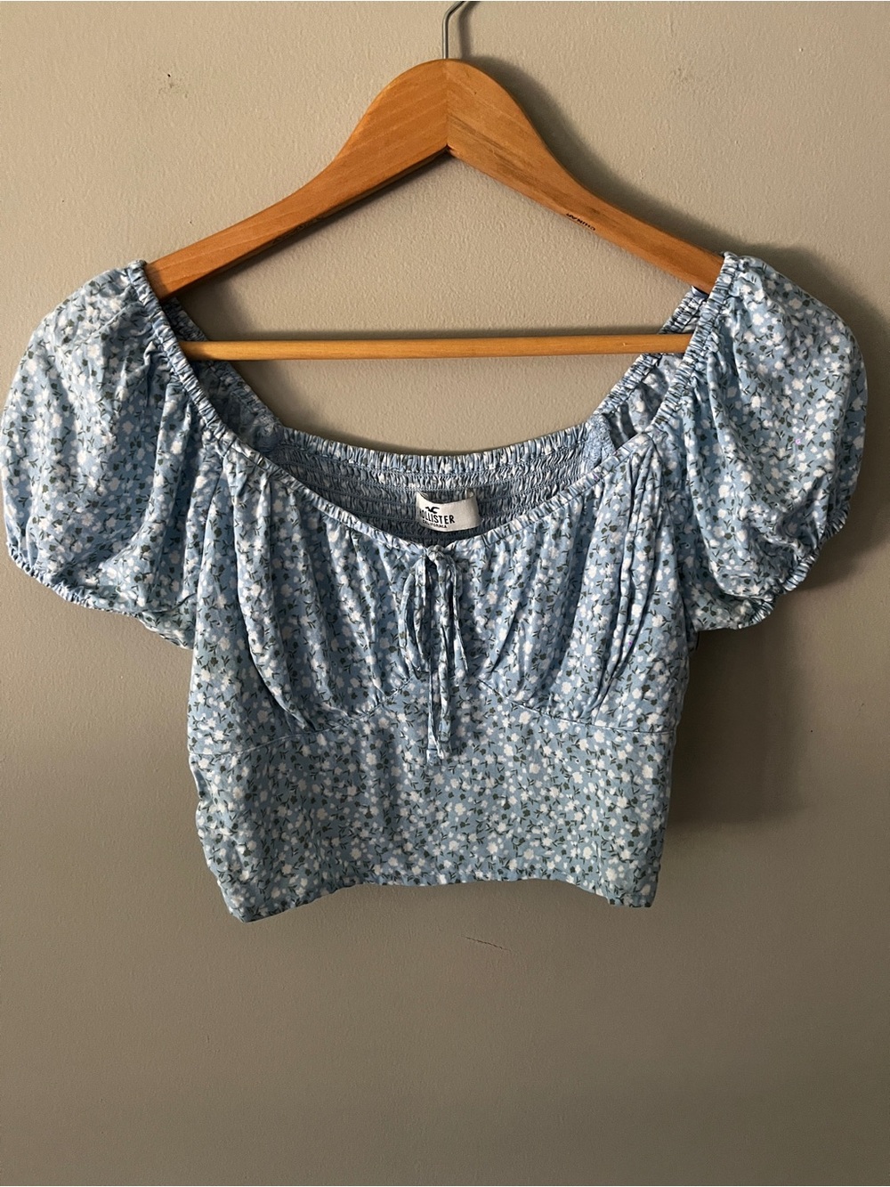 Hollister Blue Floral Puff-Sleeve Off-Shoulder Crop Top